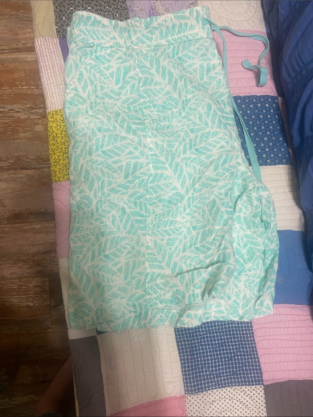 Coral Bay Mint Green Leaf-Print Women’s Shorts